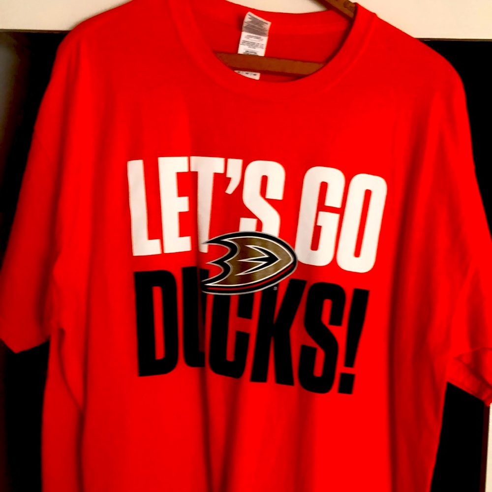Brand New “Anaheim Ducks 🦆 t-shirt
